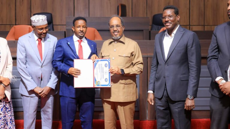 {DAAWO MUUQAALKA} Madaxweyne Xasan sheekh oo Xariga ka jaray Xarumo laga hergaliyey Galmudug