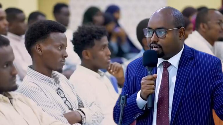 {DAAWO MUQAALKA}Gudoomiyaha Saalax ”Mar dambe Qareen Ajnabi ah uma kireysan-doonto Kiisaska Caalamka”