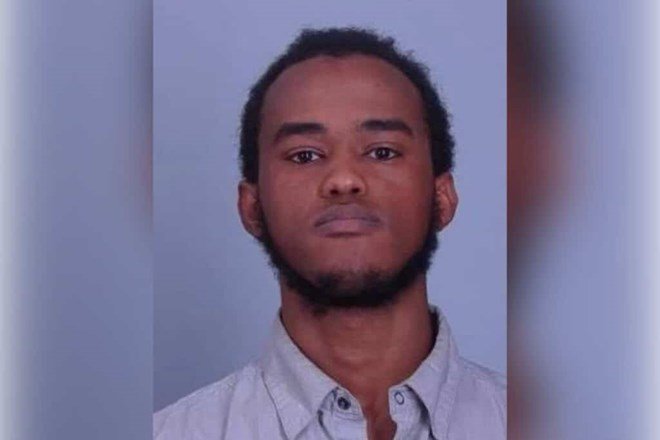 Maraykanka oo xiray nin Soomaali ah oo doonayay inuu usoo safro Soomaaliya si uu ugu biiro Daacishta?