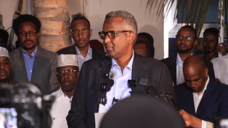 {DAAWO MUQAALKA} C/ Cabdi Shakur”Macalin Mahdi isaga xirtay Albaabka Xabadana nagu bilaabay”