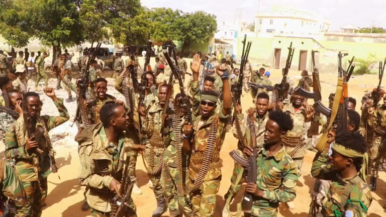 {DAAWO MUQAALKA}  Ciidamo oo Diyaariyey Dagaalka AS oo lasoo Bandhigay