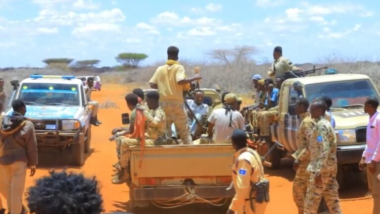 {DAAWO MUQAALKA} Dad kala Afduubtay sacadihii la soo dhafay oo la sii daayay.