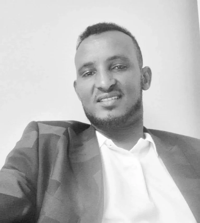 Muwadiin soomaaliyeed oo la dilay xilli uu Salaad kasoo baxay.