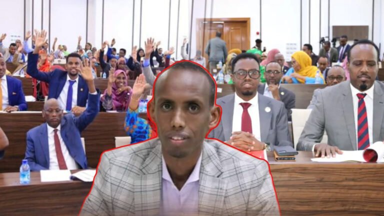 {DAAWO MUQAALKA}  Gudoomiye Aadan Madoobe oo lagu eedeyey inuu is hor istaag ku sameeyey Furitaanka Baarlamaanka