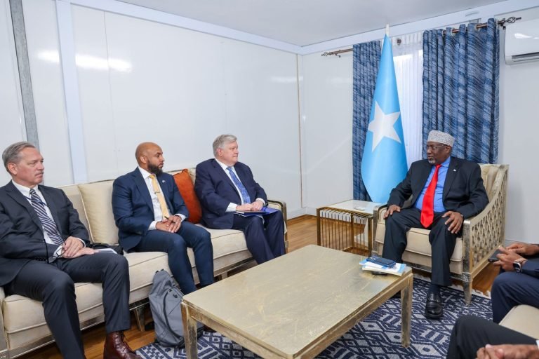 Safiirka Mareykanka oo gudoomiyaha golaha shacabka kala hadlay howlaha horyaala BFS?