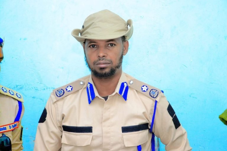 ciidan ka tirsan Daraawiishta Puntland oo si sharci darro ah Khamriga u galiya Garoowe