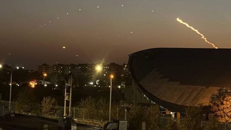 Iran Tijaabisay gantaallo Cusub Xili Laga Cabsi qabo in uu dib u qarxo Dagaalkii kala dhaxeeyay Israaiil.