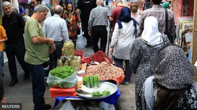 Cunaqabateynta dhaqaale iyo militari ee La saaray Dalka Iiran oo caawa dhaqangalaysa.