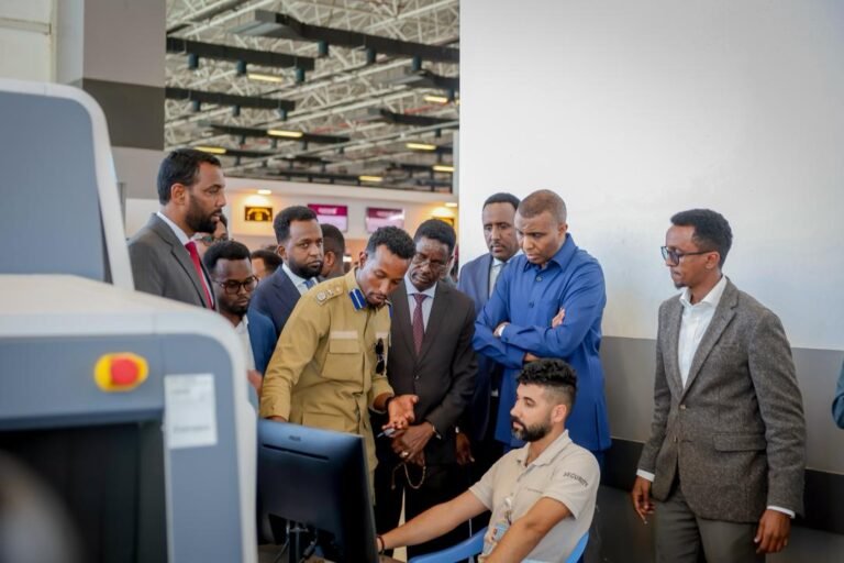 RW Xamse oo ka jawaabay Cabashada Dadweynaha ee ka Taagneed Garoonka diyaaradaha Muqdisho.