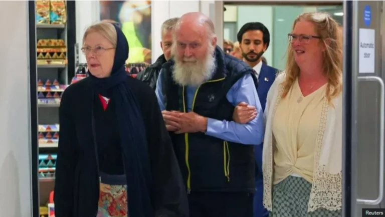 Lammaanihii ay Taliban sii daayeen oo gaaray Dalka UK.