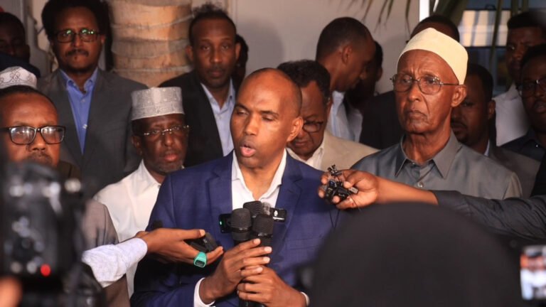 {DAAWO MUQAALKA} Xasan Cali Kheyre” Ma aqbali Doono in Hooyooyinkeena Nalagu Hordilo.