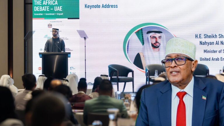 {DAAWO MUQAALKA}  Madaxweyne Cirro ka qeeyb galay shirka Afrika iyo Imaaraadka Carabta