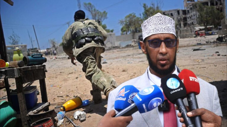 {DAAWO MUQAALKA} Senator Cabdi Cabdullahi ”Xamar sidaan Kuma sii fiirsan karno,Shacabka waa ay dhibanyihiin”