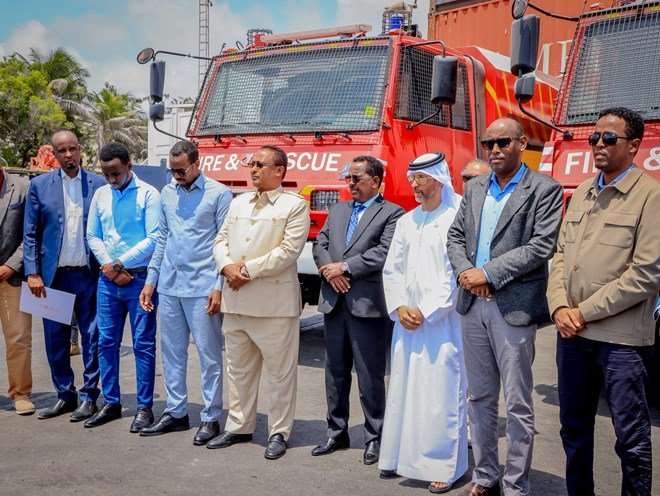 Imaaraadka Carabta oo Maamulka Gobolka Banaadir ku wareejiyay laba gaari oo dab-damis ah?