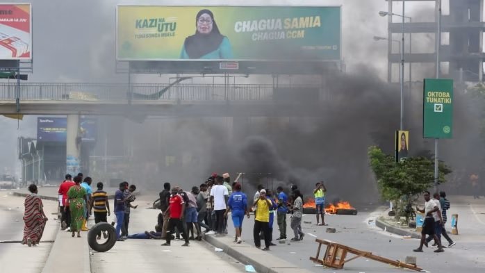 in kabadan 100 qof oo ku dhintay Banaanbaxyo Rabshado wato oo ka dhacay Tanzania.