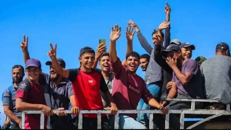 Kumanaan qof oo barakacayaal ah ayaa bilaabay in ay u lugeeyaan Magaalada Gaza.