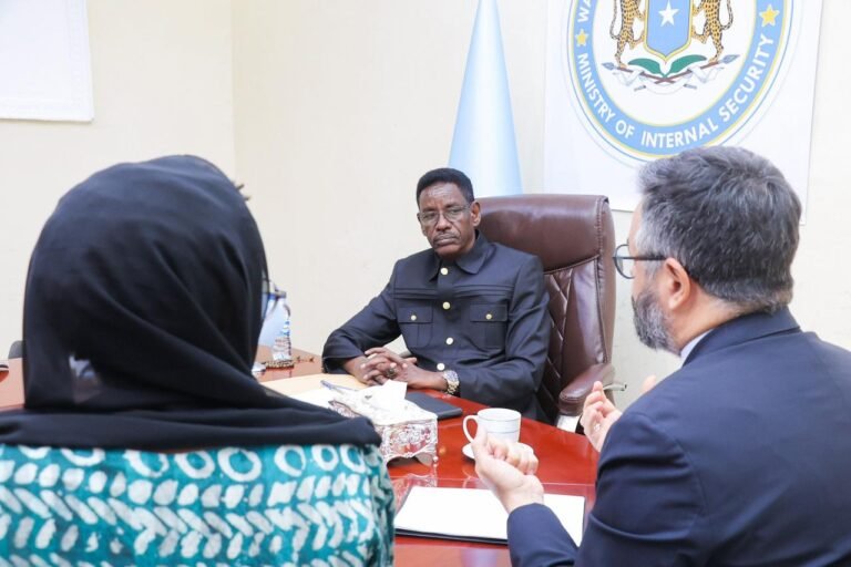 Maxeey ka wada hadleen Wasiirka Amniga Soomaaliya, iyo Manual Pereira.?