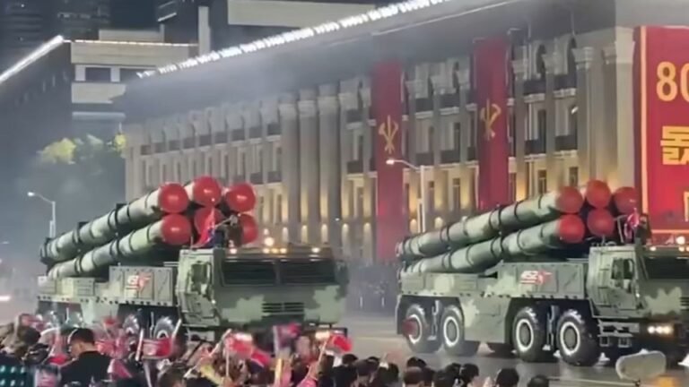 {DAAWO SAWIRADA} Waqooyiga Kuuriya oo Soo bandhigtay Gantaalo Cusub oo gaari karo Mareykanka