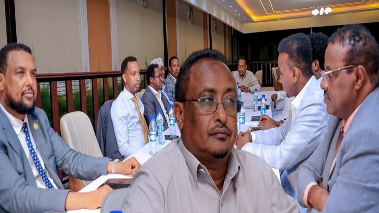 Maxaa looga Hadlay Kulankii dhaxmaray  Gudoomiye Muungaab iyo Xildhibaanada Hawiye.?