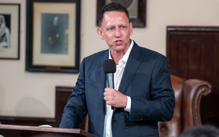 Dadka ka soo horjeeda tiknoolajiyada Ai waxa ay u shaqeeyaan masiixu-dajaal, Madaxa shirkadda PayPal.