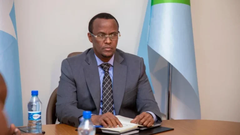 MW Hirshabeelle oo xilka ka qaaday Guddoomiyihii Gobolka Hiiraan