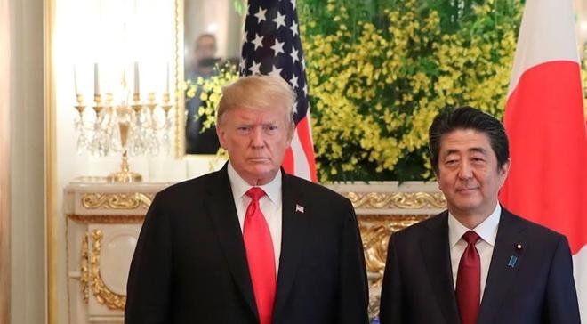 Madaxweyne Trump iyo Ra’iisul wasaaraha Japan oo Heshiis Kala saxiixday.