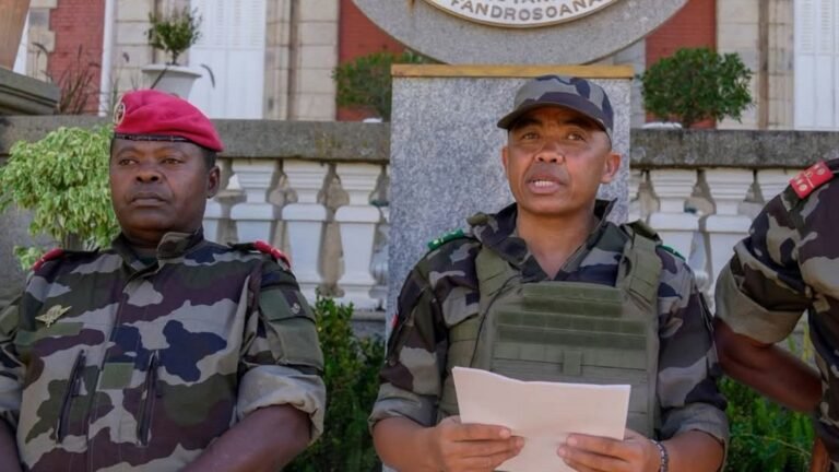 Milatariga Madagascar oo ku dhawaaqay in ay la wareegay talada dalka.