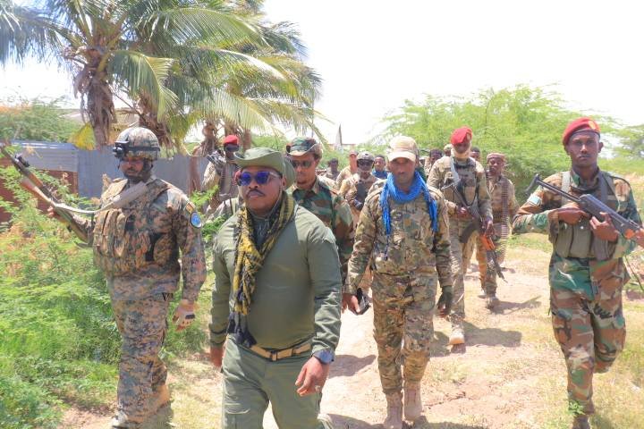 Taliyaha Ciidanka Dhulka iyo Saraakiil ka socoto AUSSOM oo Gaaray Awdheegle.