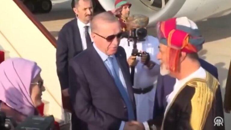 {DAAWO SAWIRADA} Madaxweyne Erdogan oo Lagu galbinaayo Diyaarado Dagaal ayaa ka dagay Dalka Cumaan.