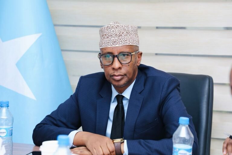 Wasiirka Tamarta Soomaaliya: “49% shacabka Soomaaliyeed ma helaan koronto”?