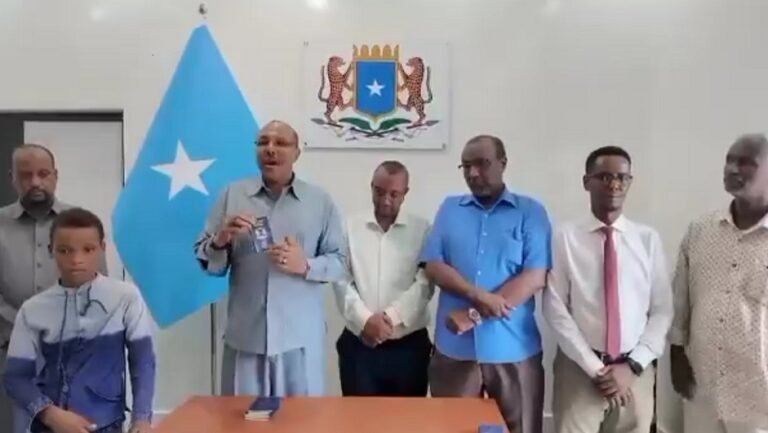 Safaaradda Soomaaliya ee Yemen oo 8 sano kaddib dib u billowday bixinta Baasaboorka Dalka.