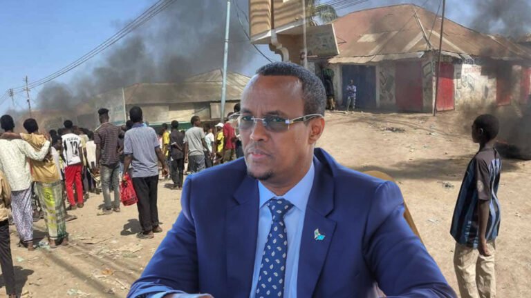 {DAAWO MUQAALKA} Gaadiidleeyda Jowhar oo Shaqo Joojin ku dhawaaqay.