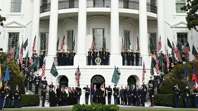 Trump oo dhaxal sugaha Sacuudiga ku soo dhaweyay Aqalka Cad