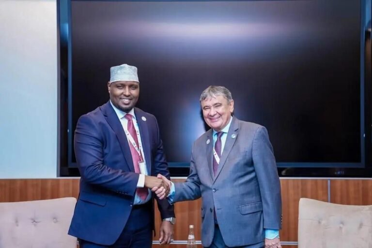 Wasiir Beenebeene oo la Kulmay Wasiirka Horumarinta Bulshada iyo La-Dagaallanka Gaajada.