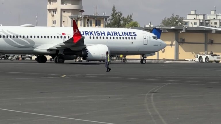 {DAAWO MUQAALKA} Maxaa lagu xaliyay tabashadii shaqaalaha garoonka Diyaaradaha Muqdisho.?