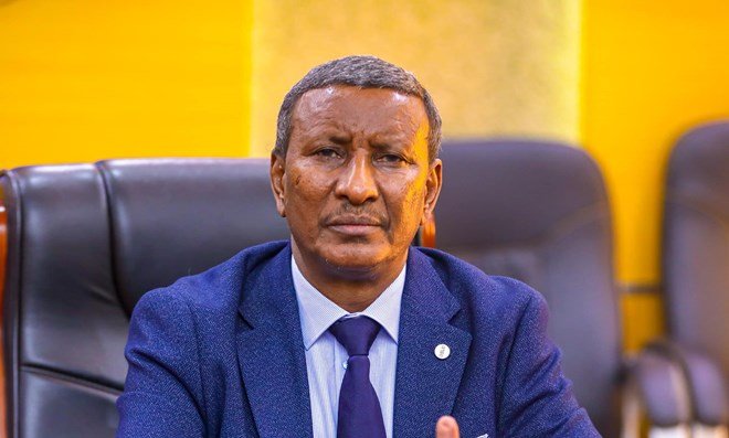 Maxamuud Caydiid Dirir. ayaa sheegay Ineysan Jirin cid si gaar Uleh  caasimadda Soomaaliya .