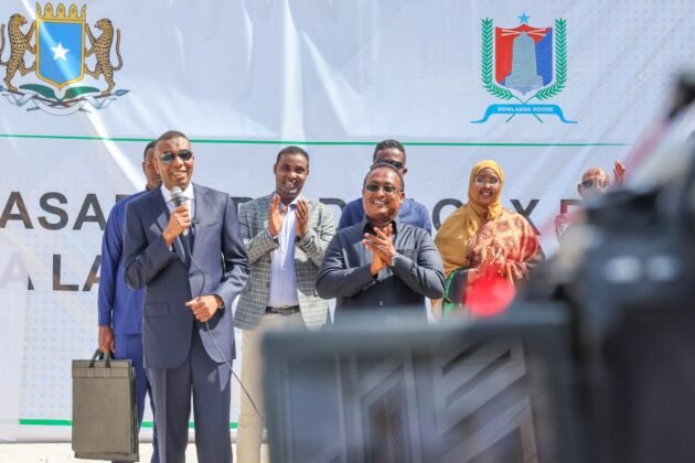 RW Xamsa”Jidka Buulo-xuubeey oo dhagax-dhigay laamiga dheer ee degmada Wadajir