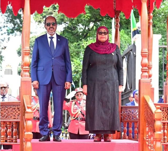 Madaxweyne Xasan Shiikh oo Samia Suluhu ku tilmaamay hoggaamiye dadkeeda jecel yihiin.