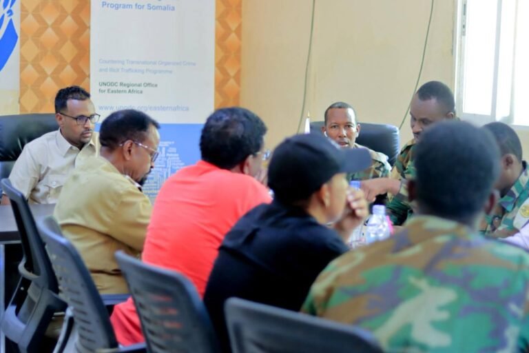 {DAAWO SAWIRADA} Gudoomiyaha Gobolka Hiiraan oo kulan la qaatay Saraakiisha Ciidanka.