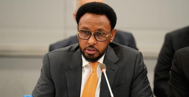 Wasiirka Maaliyadda Soomaaliya oo sheegtay in taageeradii beesha Calamka  Ay dhibaato Ugeysay DHaqaalaha   .