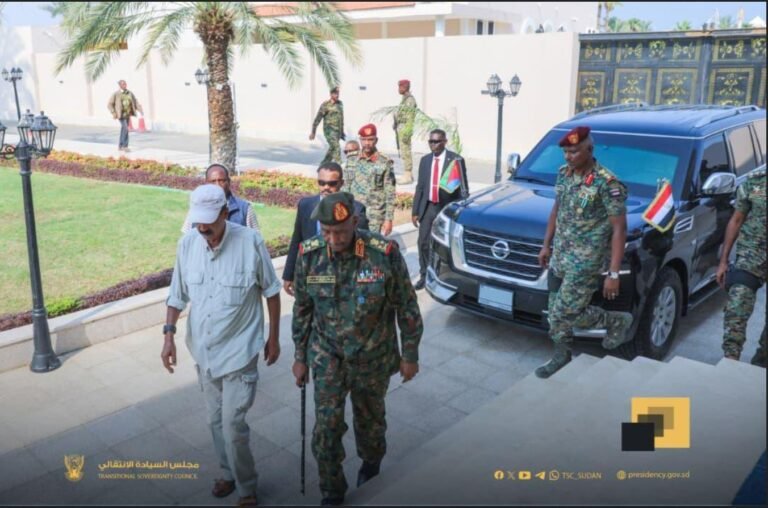 {DAAWO SAWIRADA} Madaxweyne Afwerki oo booqasho ku Tagay Suudaan, kulana La qaatay Abdel Fattah Al-Burhan.