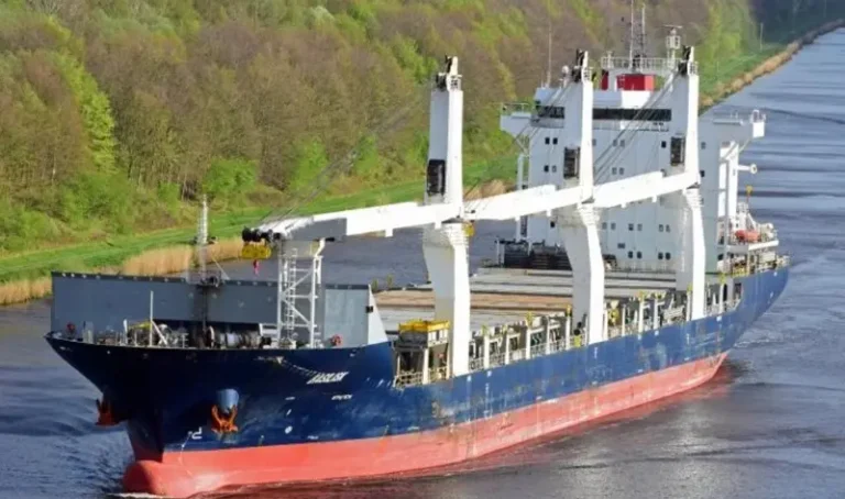 Dagaalyahanno hubeysan Oo Weerar Markab ganacsi oo marayay xeebaha Soomaaliya