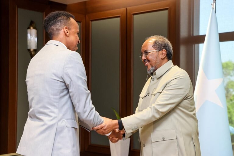 Madaxweynaha Soomaaliya Oo la kulmay Garsooraha ugu fiican Kubadda Cagta Afrika ee 2025