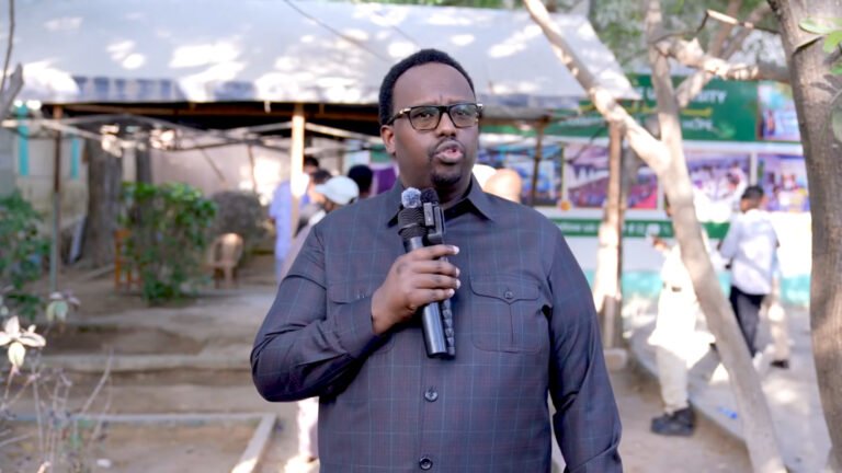 {DAAWO MUQAALKA} RW Saalax Jaamac, Muxuu ka yiri in Muqdisho uu ka codeeyo