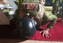 Muuqaal laga duubay Askari Soomaali ah oo ka tirsan ciidanka Kenya oo qabsaday Baraha Bulshada.