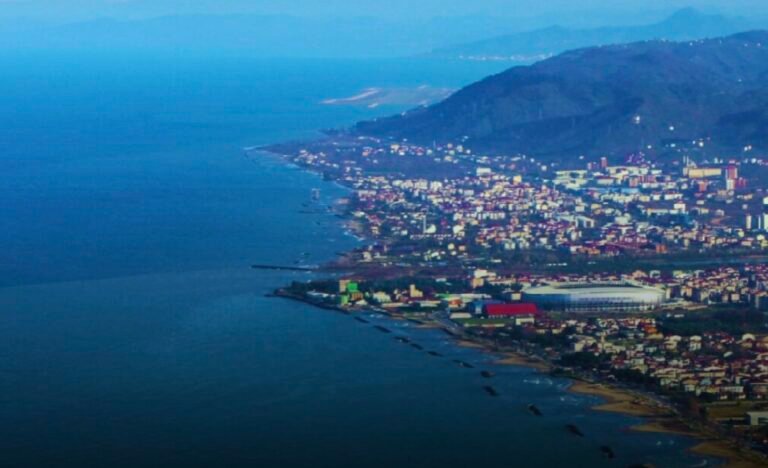 Turkiga oo cadaadis kala kulmaya badda madow Kadib Weeraradii Maraakiibta Ruushka.