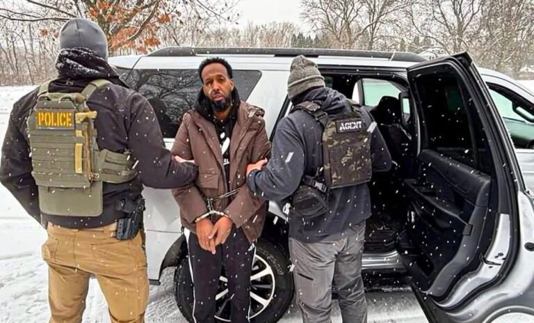 Cabdul Shiikh Daahir oo kamid ahaa dadka u dhaqdhaqaaqo Soomaaliya Minneapolis. oo Xabsiga la dhigay.