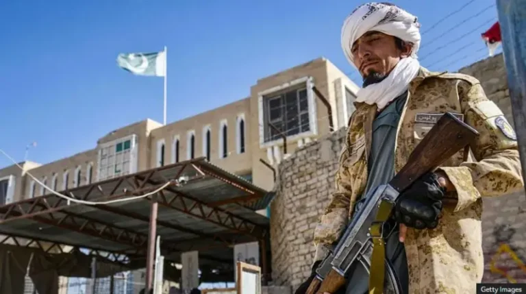 Dagaal ba’an oo ka dhex qarxay Pakistan iyo Taliban