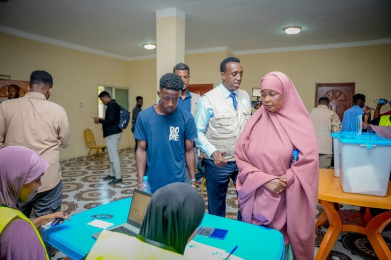 Jaamacadda Carabta & Midowga Afrika ayaa si wadajir ah usoo dhaweeyay Doorashada  Dadweyne .