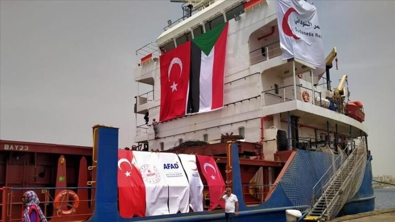 Maraakiib Gargaar bani aadamnimo oo Turkiga laga leeyahay oo gaaray  Port Sudan